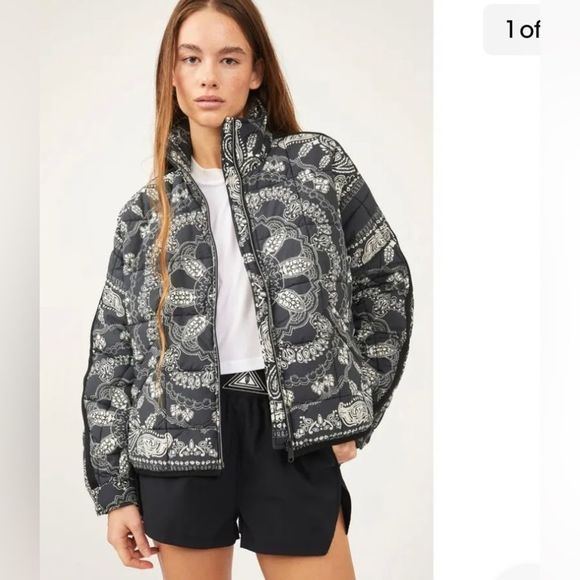 New Free People Movement Pippa Ella Puffer Bandana Jacket size L
Retail $188 - Picture 1 of 11